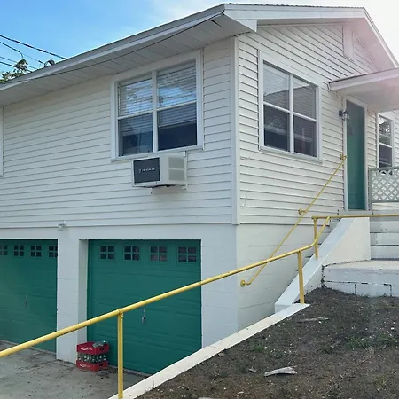 Beachy Bungalow 111